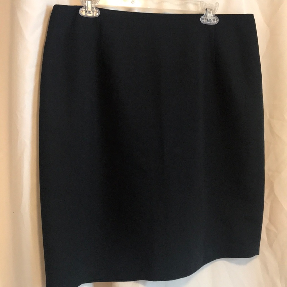 Classic black skirt!